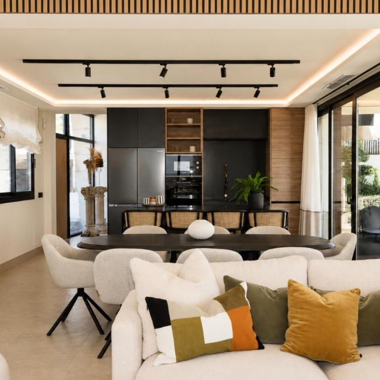 Luxury Modern Villa with Private Pool and Rooftop Terrace - Villa - 11
