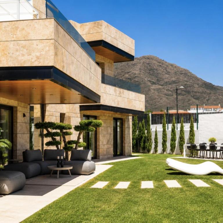 Luxury Modern Villa with Private Pool and Rooftop Terrace - Villa - 3