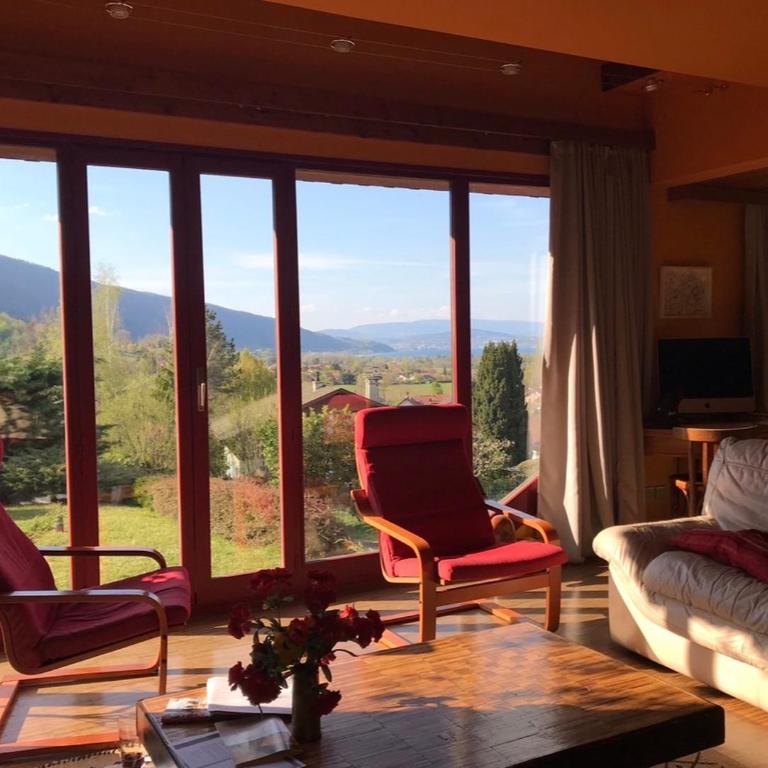 Maison mitoyenne dans un quartier calme avec parking privatif et vue panoramique sur le lac et les montagnes - Villa - 11