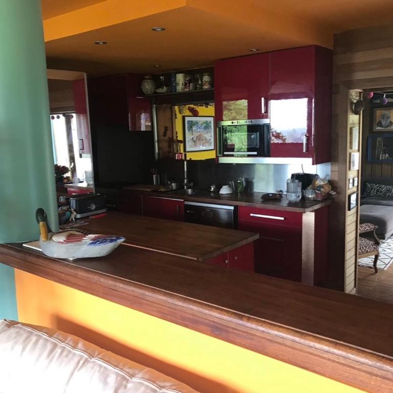 Maison mitoyenne dans un quartier calme avec parking privatif et vue panoramique sur le lac et les montagnes - Villa - 18