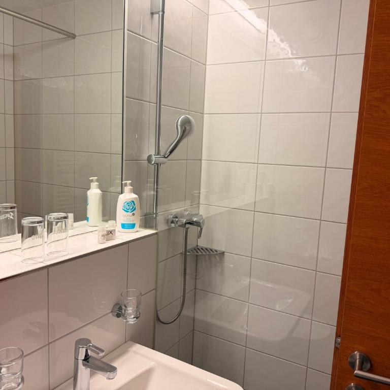 Residenz Dunza Hotel Garni - Camera Familiare con Balcone - 5