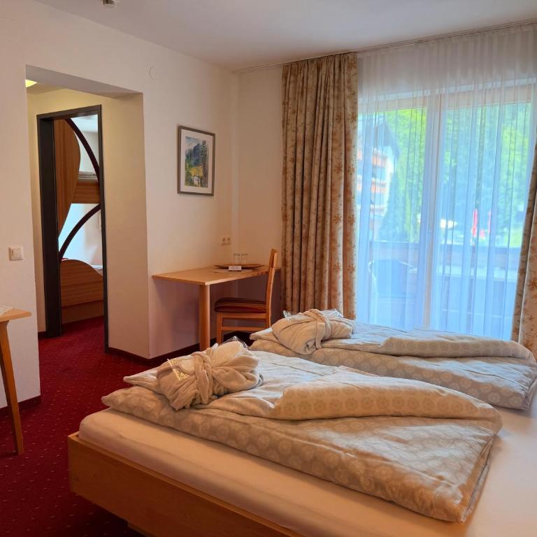 Residenz Dunza Hotel Garni - Camera Familiare con Balcone - 1