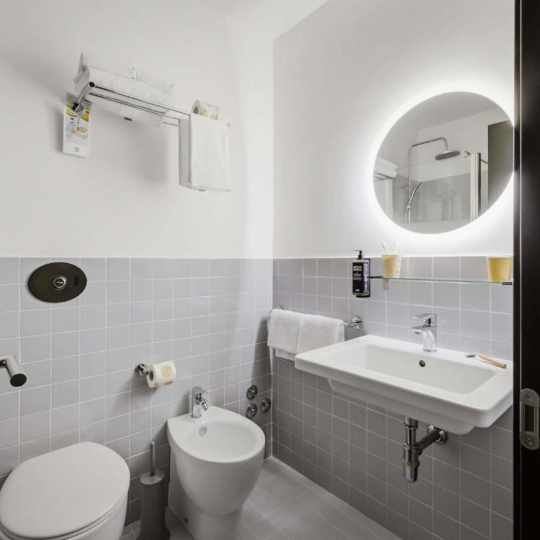 Ibis Styles Roma Aurelia - Camera Matrimoniale Superior con Balcone - 2
