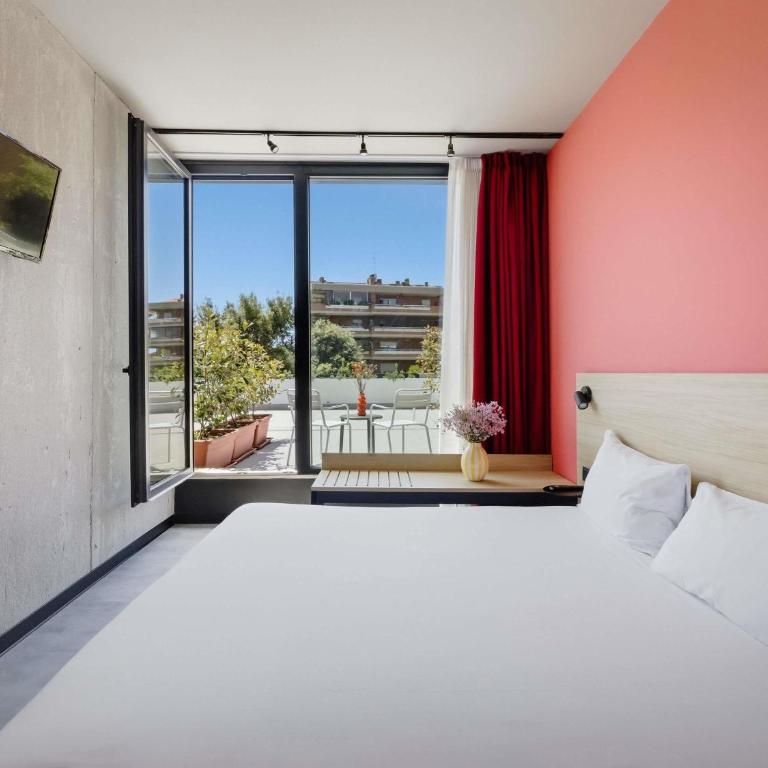 Ibis Styles Roma Aurelia - Camera Matrimoniale Superior con Balcone - 3