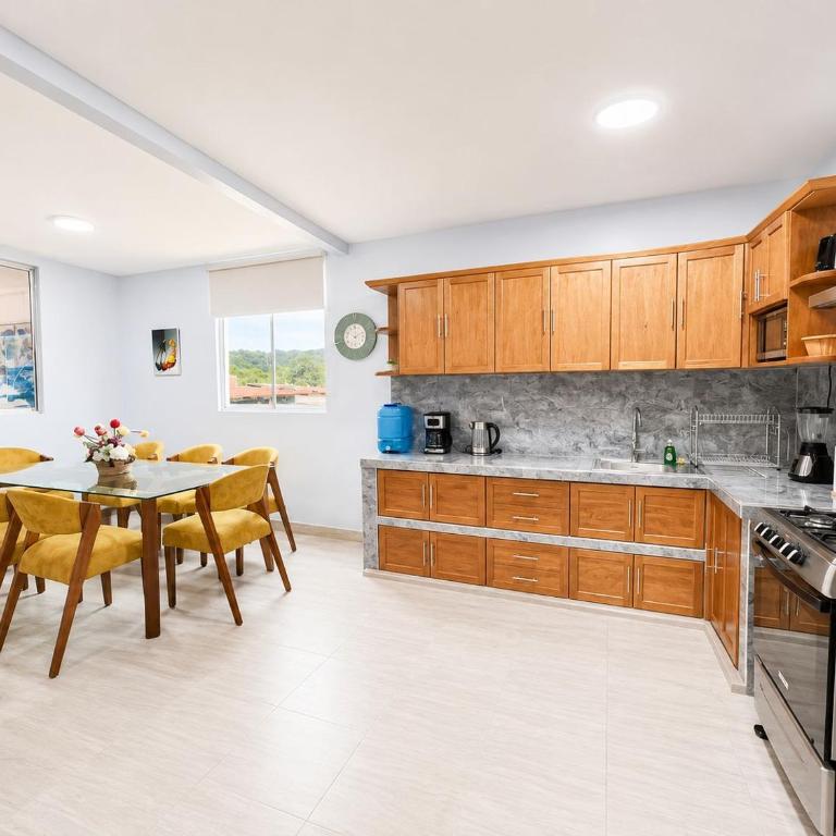 Sauce Suites - Brisas de la Laguna - Four-Bedroom Apartment - 3