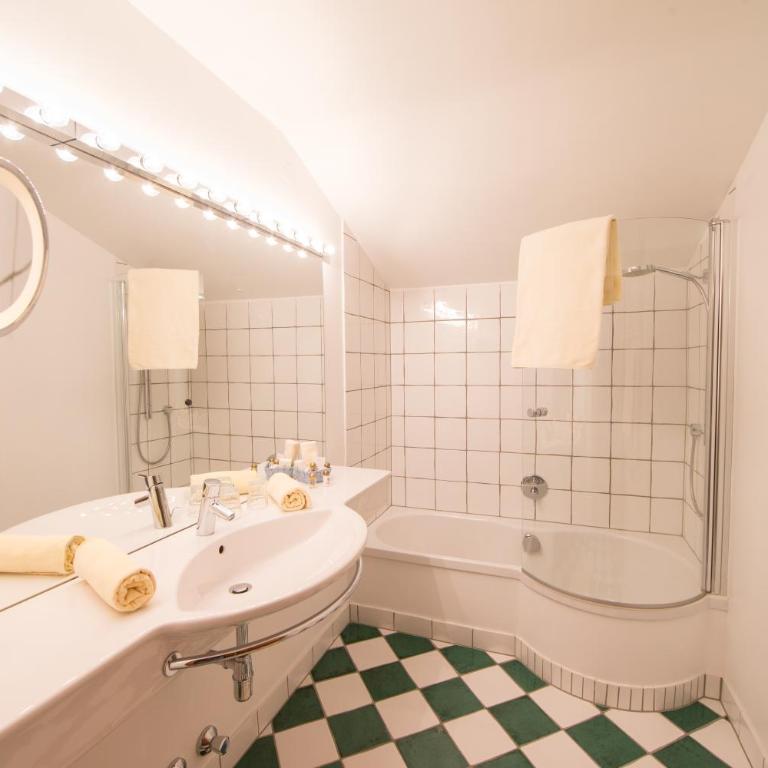 Der Erlhof Restaurant & Landhotel - Doppelzimmer mit Balkon - 2