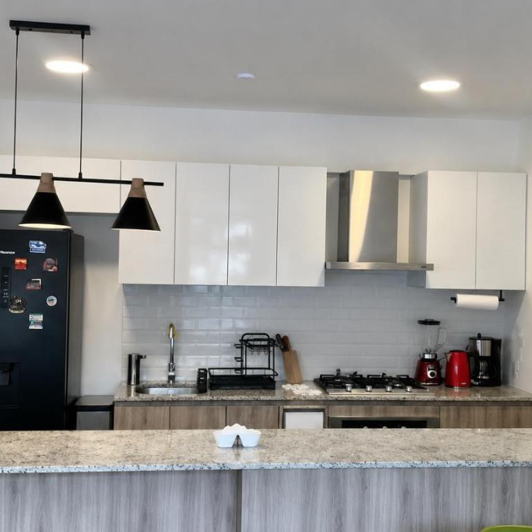 Modern Miraflores 2BR Flat Park View Balcony King Bed - Two-Bedroom Deluxe Apartment with Balcony - 5