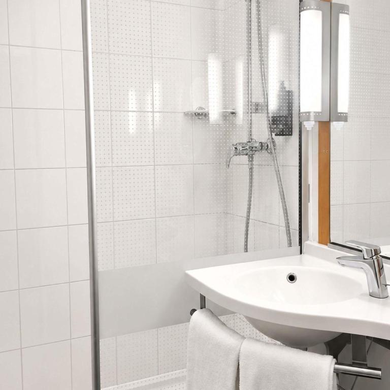 ibis Paris Porte d'Italie - Chambre Standard avec 1 Lit Double et 1 Lit d'Enfant - 3