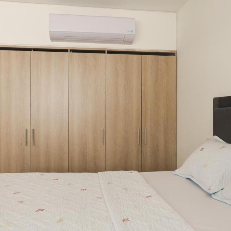 Family Friendly 2BR Apartment Sleeps 4 to 6 - Two-Bedroom Apartment - 2