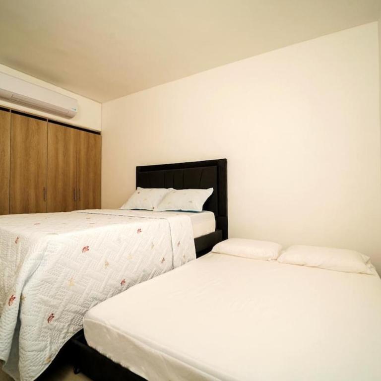 Family Friendly 2BR Apartment Sleeps 4 to 6 - Two-Bedroom Apartment - 3