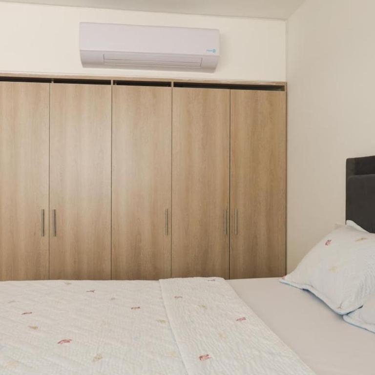 Family Friendly 2BR Apartment Sleeps 4 to 6 - Two-Bedroom Apartment - 11