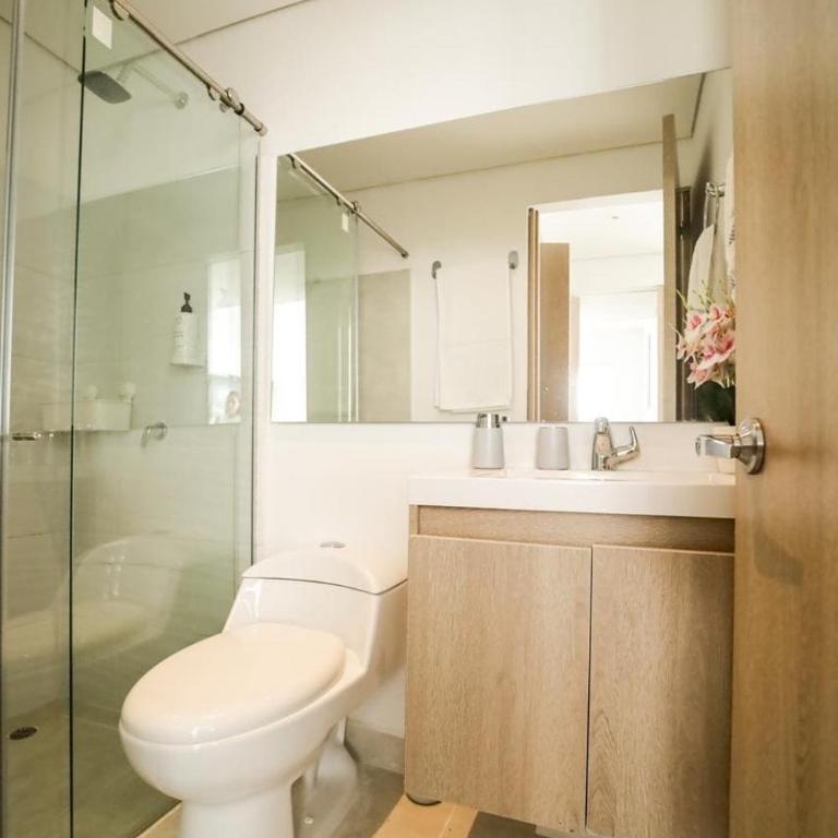 Family Friendly 2BR Apartment Sleeps 4 to 6 - Two-Bedroom Apartment - 18
