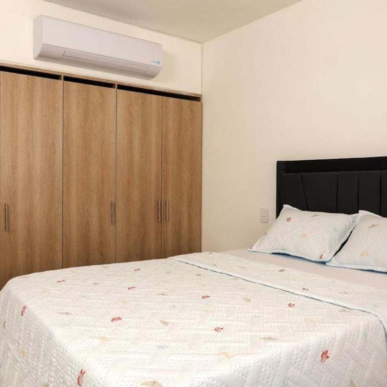 Family Friendly 2BR Apartment Sleeps 4 to 6 - Two-Bedroom Apartment - 19