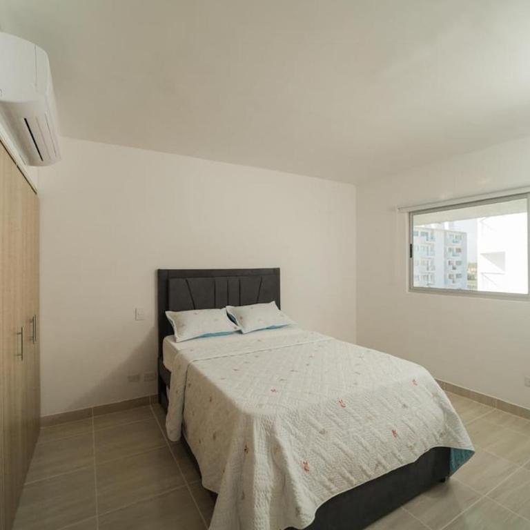 Family Friendly 2BR Apartment Sleeps 4 to 6 - Two-Bedroom Apartment - 22