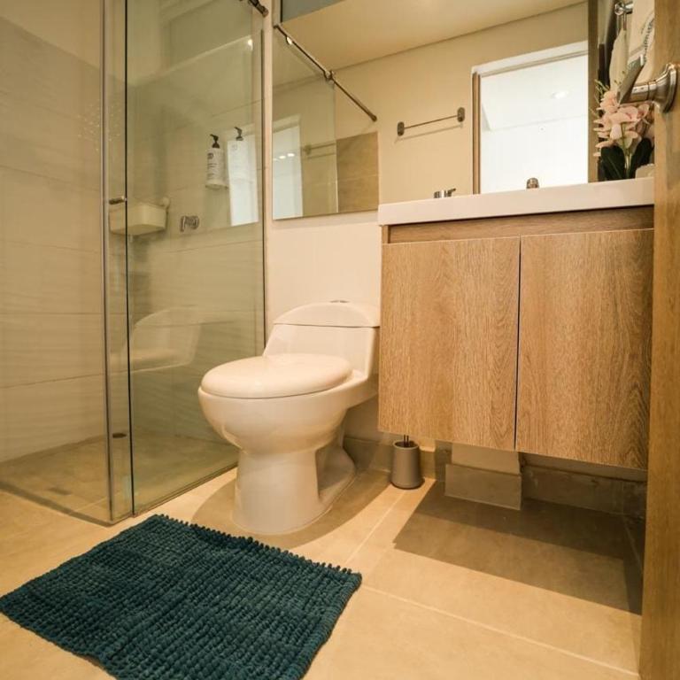 Family Friendly 2BR Apartment Sleeps 4 to 6 - Two-Bedroom Apartment - 25