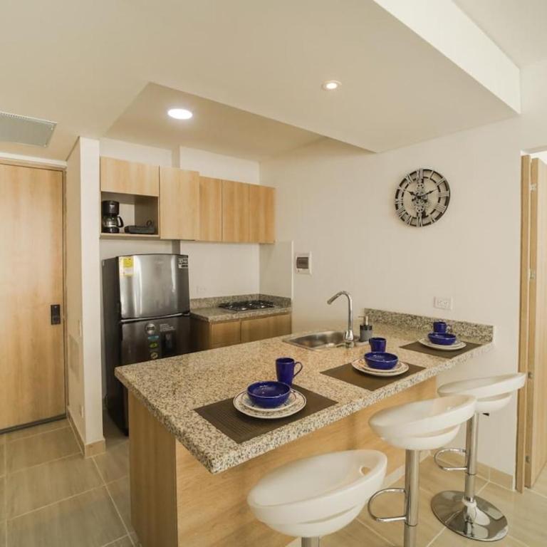 Family Friendly 2BR Apartment Sleeps 4 to 6 - Two-Bedroom Apartment - 28