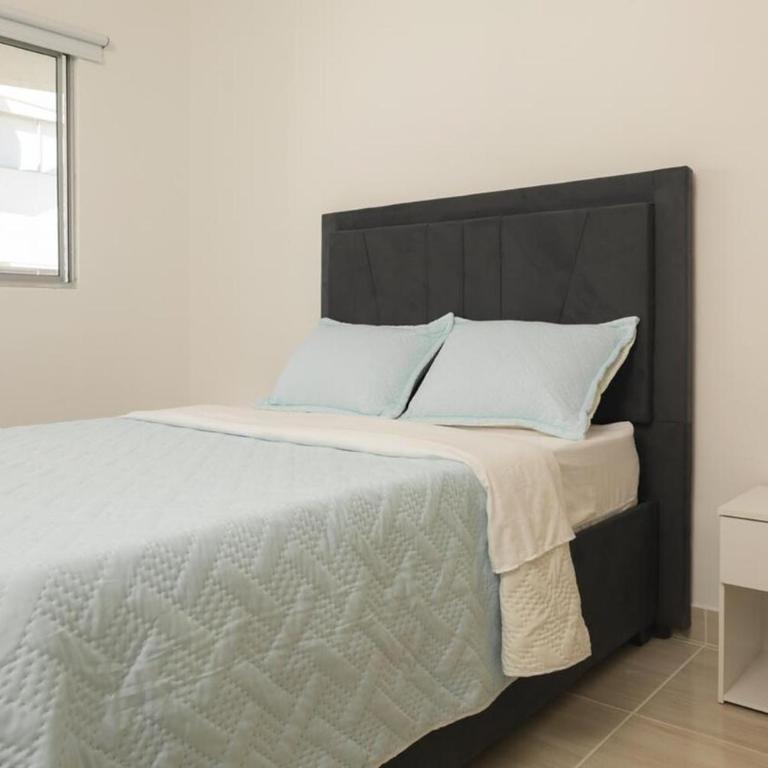 Family Friendly 2BR Apartment Sleeps 4 to 6 - Two-Bedroom Apartment - 31