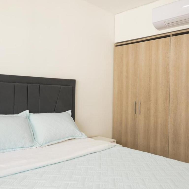 Family Friendly 2BR Apartment Sleeps 4 to 6 - Two-Bedroom Apartment - 36