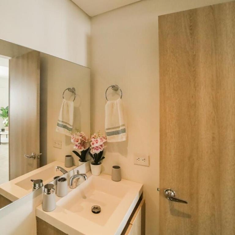 Family Friendly 2BR Apartment Sleeps 4 to 6 - Two-Bedroom Apartment - 42
