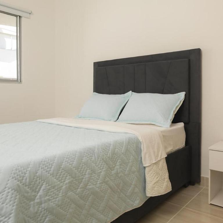 Family Friendly 2BR Apartment Sleeps 4 to 6 - Two-Bedroom Apartment - 44