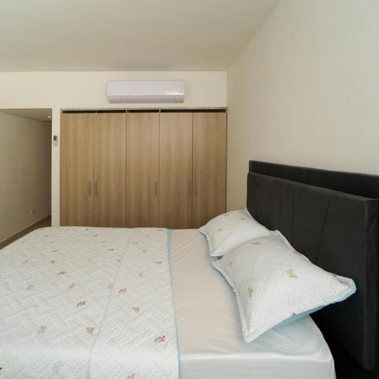 Family Friendly 2BR Apartment Sleeps 4 to 6 - Two-Bedroom Apartment - 46
