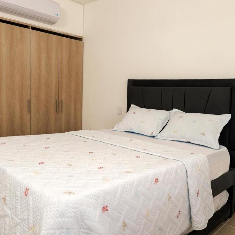 Family Friendly 2BR Apartment Sleeps 4 to 6 - Two-Bedroom Apartment - 47