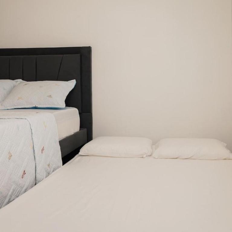 Family Friendly 2BR Apartment Sleeps 4 to 6 - Two-Bedroom Apartment - 54
