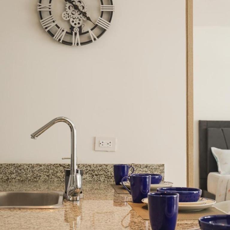 Family Friendly 2BR Apartment Sleeps 4 to 6 - Two-Bedroom Apartment - 58