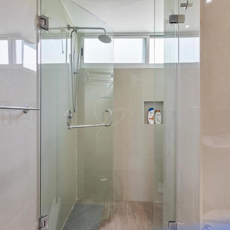Spacious 2BD with balcony and pool, close to everything - Apartamento de 2 dormitorios - 4
