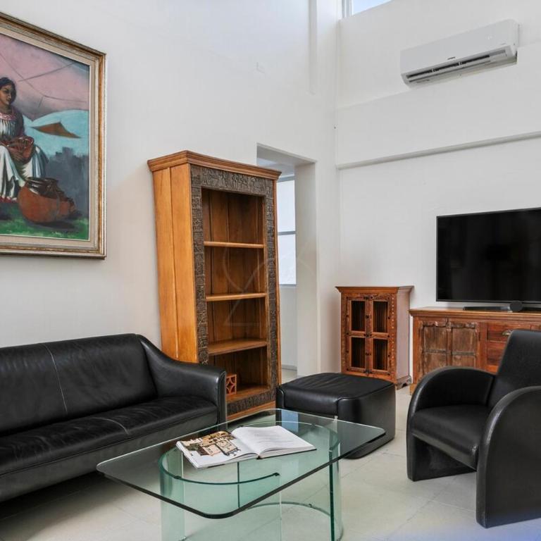 Spacious 2BD with balcony and pool, close to everything - Apartamento de 2 dormitorios - 18
