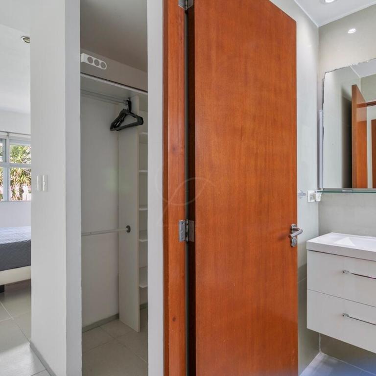 Spacious 2BD with balcony and pool, close to everything - Apartamento de 2 dormitorios - 22