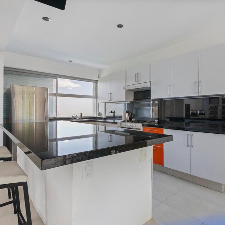 Spacious 2BD with balcony and pool, close to everything - Apartamento de 2 dormitorios - 31