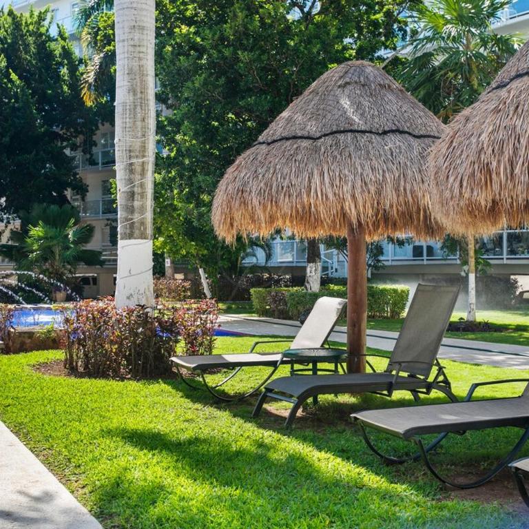 Spacious 2BD with balcony and pool, close to everything - Apartamento de 2 dormitorios - 42