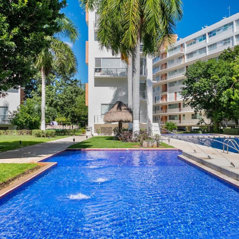 Spacious 2BD with balcony and pool, close to everything - Apartamento de 2 dormitorios - 45