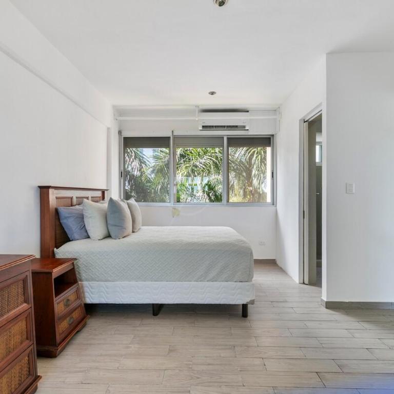 Spacious 2BD with balcony and pool, close to everything - Apartamento de 2 dormitorios - 48