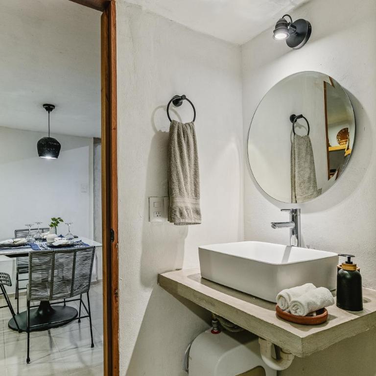 Central and spacious Loft with swimming pool by Av Montejo - One-Bedroom Apartment - 25