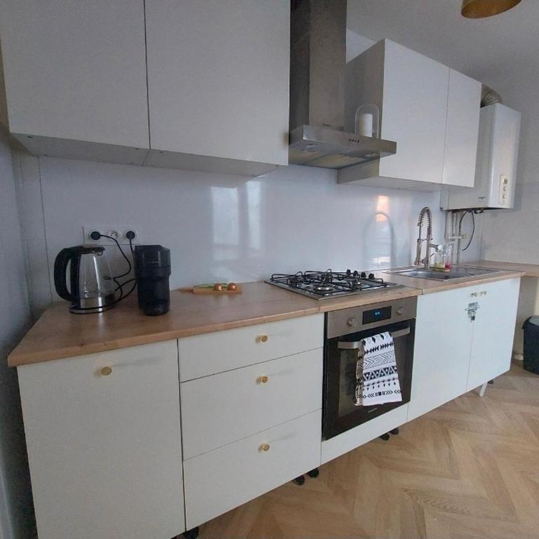 Charming Quiet Apartment, Balcony & Free Parking - Appartamento con 2 Camere da Letto - 8
