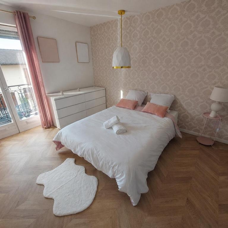 Charming Quiet Apartment, Balcony & Free Parking - Appartamento con 2 Camere da Letto - 4