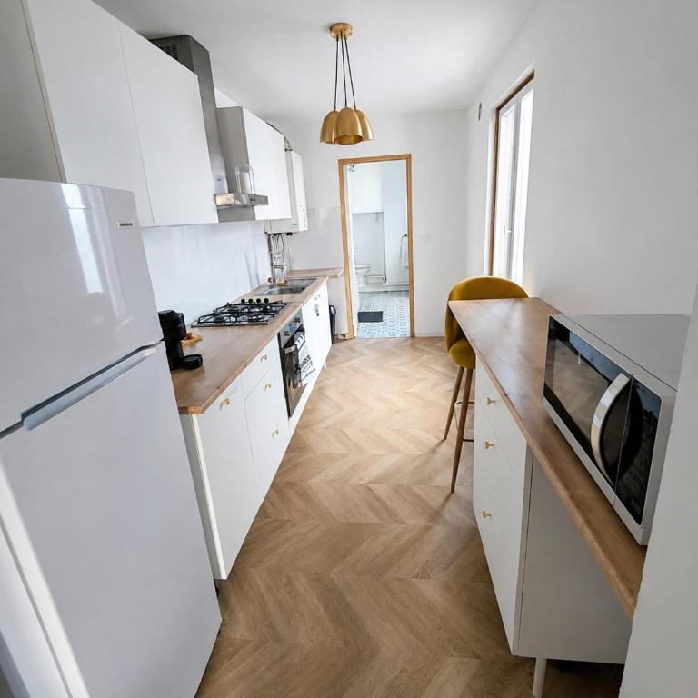 Charming Quiet Apartment, Balcony & Free Parking - Appartamento con 2 Camere da Letto - 9