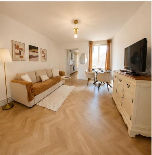 Charming Quiet Apartment, Balcony & Free Parking - Appartamento con 2 Camere da Letto - 1