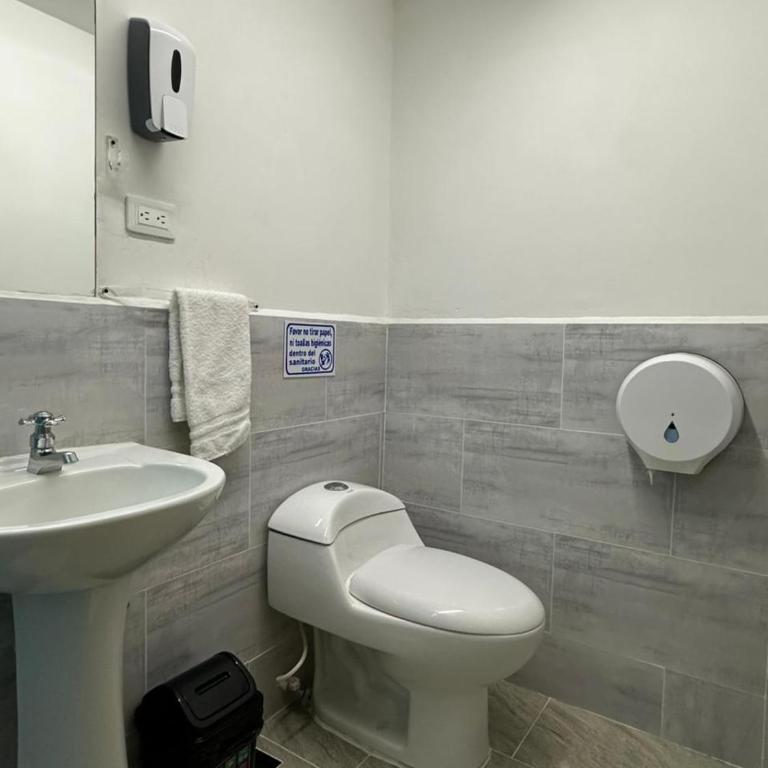 Hotel Lleras # 1 - Small Single Room - 3