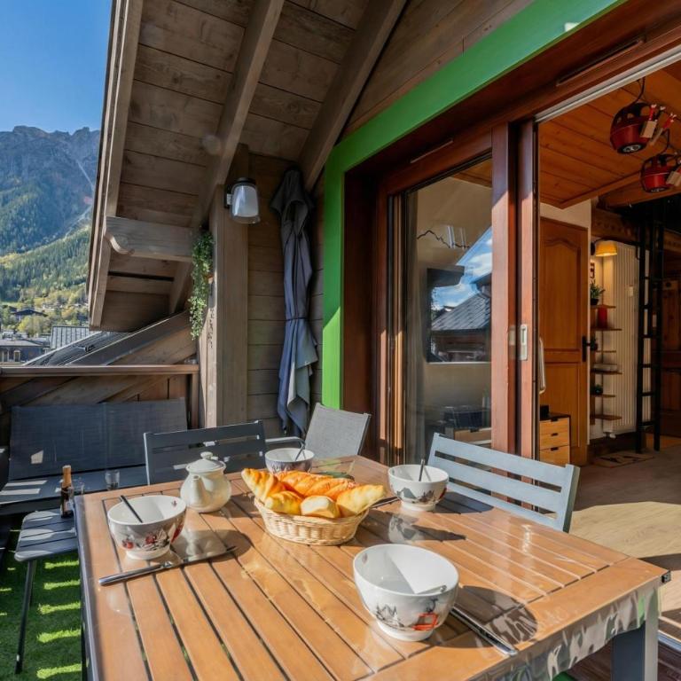 Central Mont Blanc view, Sauna & Pool - Apartment with Mountain View - 2