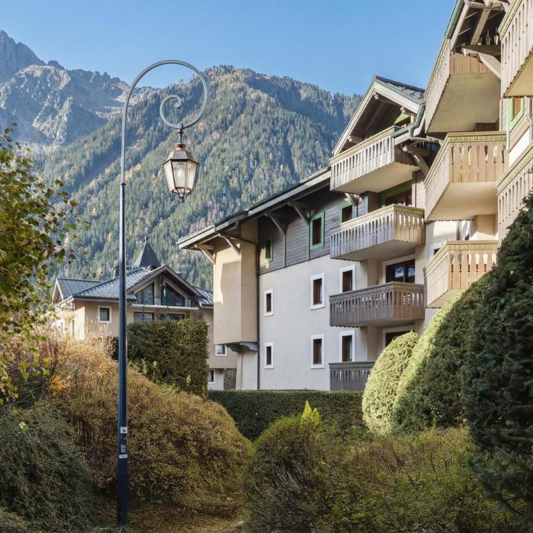 Central Mont Blanc view, Sauna & Pool - Apartment with Mountain View - 13