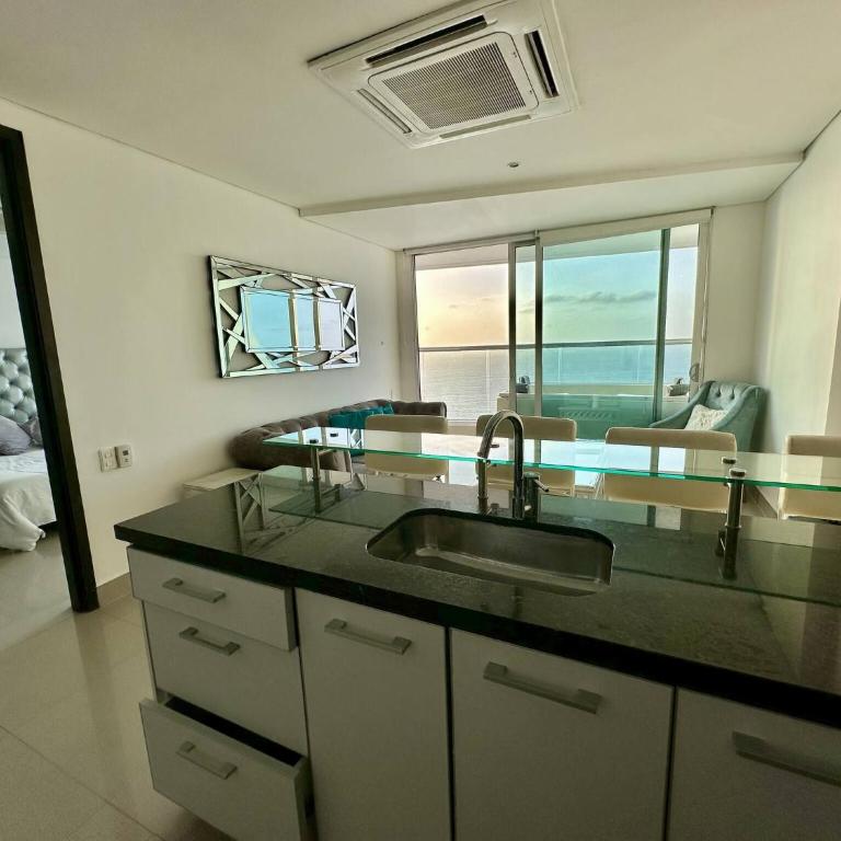 1 Bedroom Beachfront 40th Floor - Apartment - 4