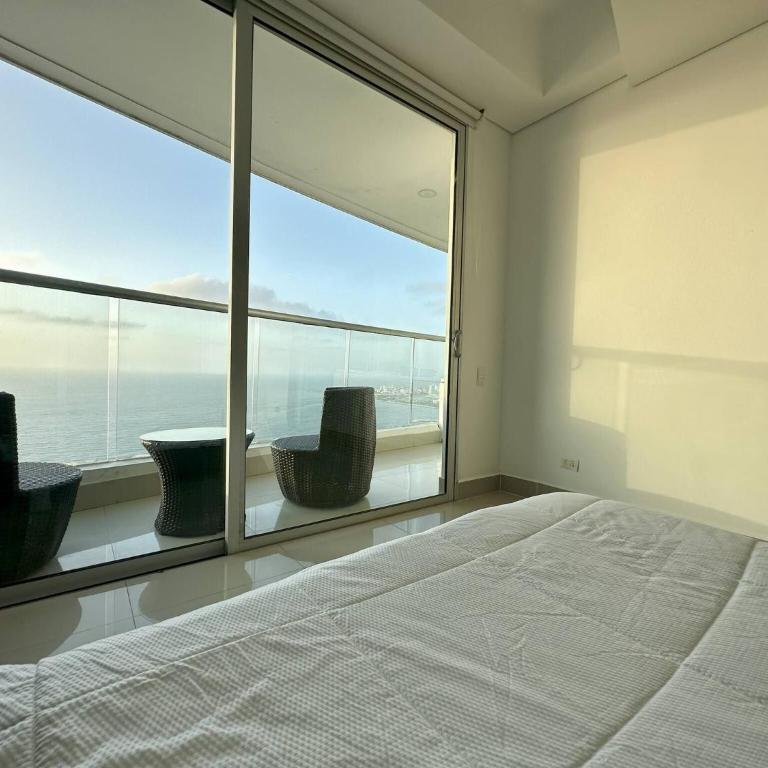 1 Bedroom Beachfront 40th Floor - Apartment - 8