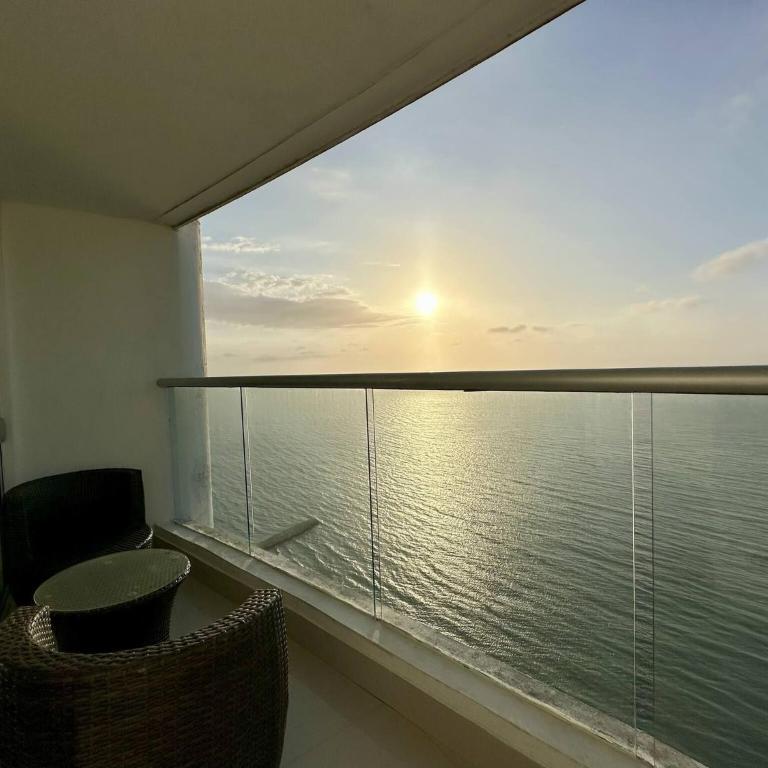 1 Bedroom Beachfront 40th Floor - Apartment - 18