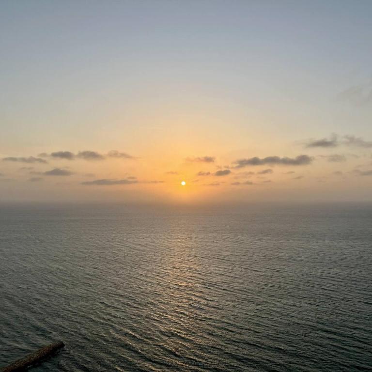 1 Bedroom Beachfront 40th Floor - Apartment - 29