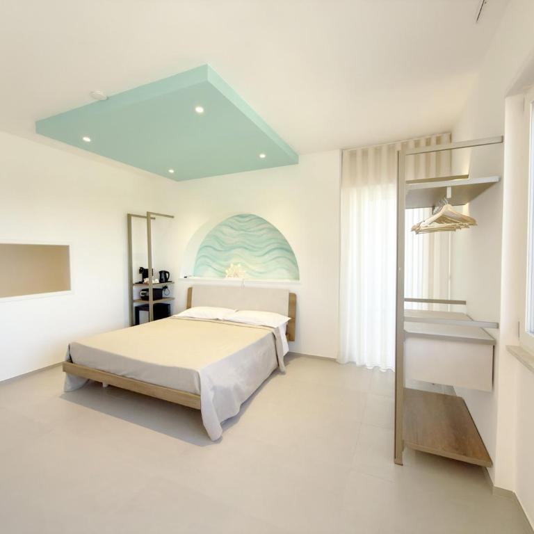 Lumina Rooms - Camera Tripla Superior con Vista Mare - 1