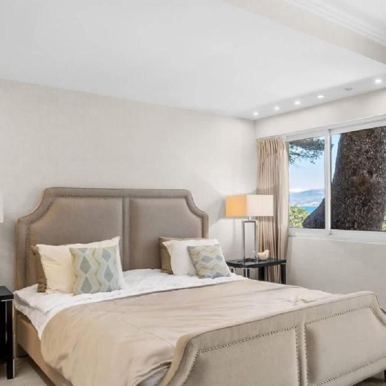 Villa with stunning sea views on prestigious area - Villa - 5
