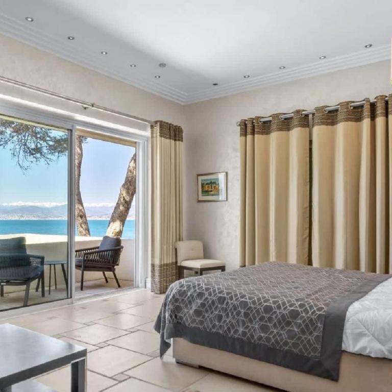 Villa with stunning sea views on prestigious area - Villa - 10